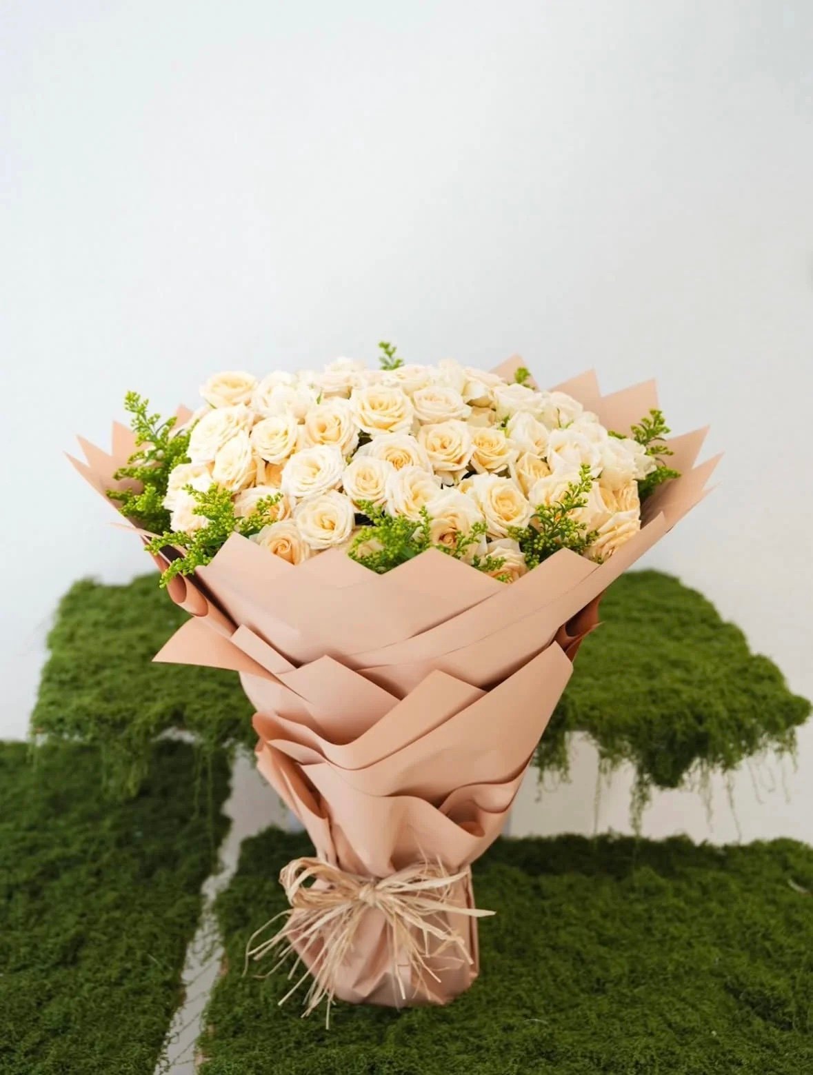 img_8148.jpeg a beige bouquet - Image 1